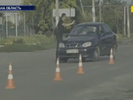 На Запоріжжі п'яний поліцейський збив перехожу