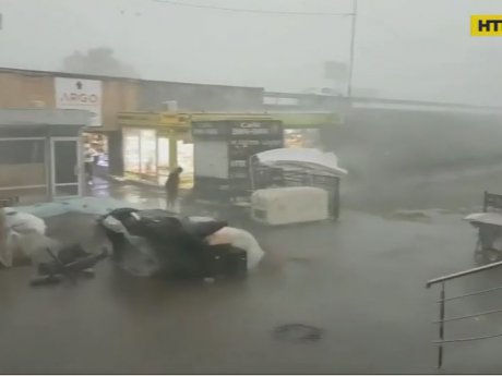 Настоящий ураган пронесся по Киеву