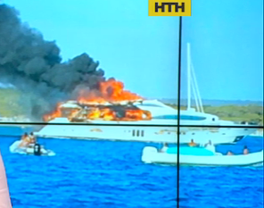 Роскошная яхта с туристами на борту сгорела в Испании