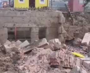 Стіна впала на людей на будмайданчику в Новосибірську