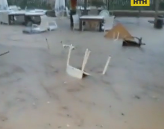 Потужні зливи та шквальний вітер спричинили хаос на Майорці