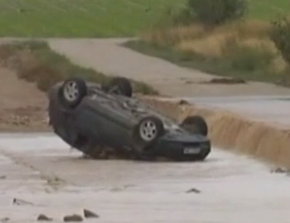 Двоє людей стали жертвами потужних злив та вітру на південному сході Іспанії