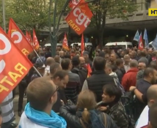 В Париже бастуют работники метрополитена: выступают против пенсионной реформы