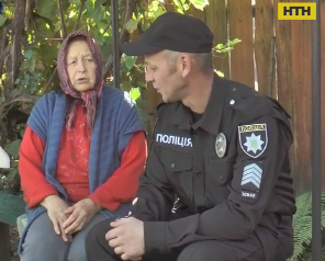 На Сумщине сосед-полицейский спас пенсионерку от мошенничества