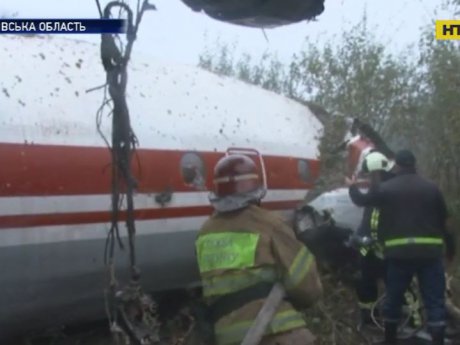 Состояние двух членов экипажа самолета АН-12, упавшего на Львовщине, стабильное