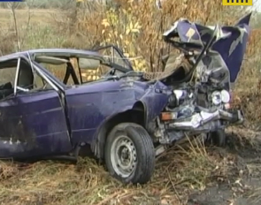 На Дніпропетровщині ВАЗ зіткнувся з міжміським автобусом, 1 людина загинула