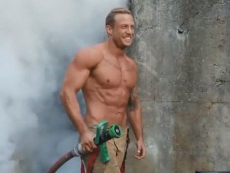 Австралийские пожарные устроили трогательную фотосессию