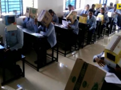 Новое способ против списывания на экзамене придумали в Индии