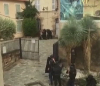 У Франції озброєний чоловік забарикадувався в археологічному музеї