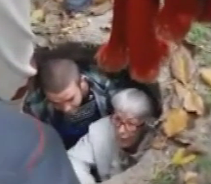 В Днепре пенсионерка упала в канализационный люк