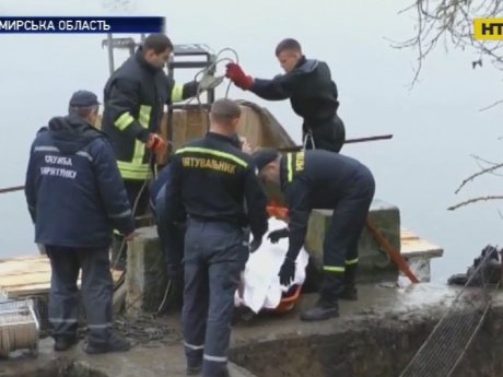 На третю добу рятувальникам вдалося витягти тіло водолаза, який загинув під час розчищення греблі