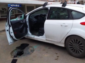 В Черновцах неизвестный повредил 11 автомобилей