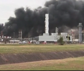 В Техасе на нефтехимическом заводе произошли новые взрывы