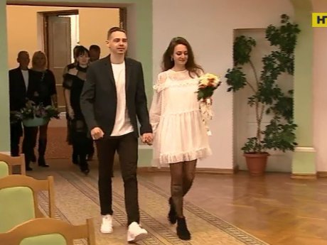 Министерство юстиции хочет разрешить нотариусам женить и разводить украинцев
