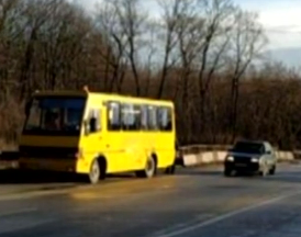 На Тернопільщині в аварію потрапив шкільний автобус, 1 людина загинула