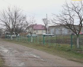 В Ивано-Франковской области женщина жалуется на соседа, который во дворе открыл СТО