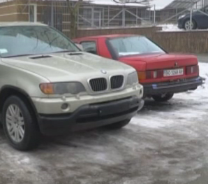 В Тернополе вор за одну ночь снял номерные знаки с 5 автомобилей