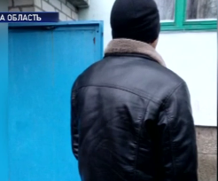 На Дніпропетровщині затримали чоловіка, який закатував рідну матір, а її тіло закопав