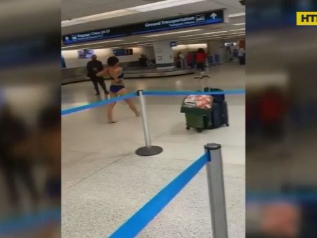 В аеропорту Маямі жінка влаштувала стриптиз