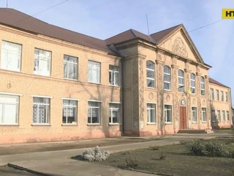 Скандал в Запорожской области: родители боятся водить детей в школу