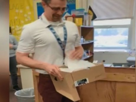 Подарок школьников доказал учителя до слез