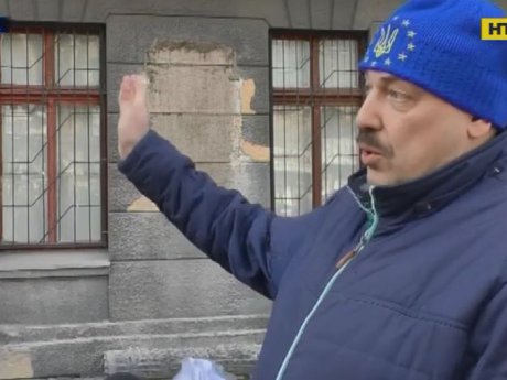 В Одессе со скандалом демонтировали барельеф Георгию Жукову