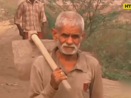 В Индии на 105 году жизни умер старейший отец в мире