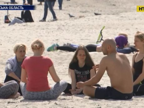 Мешканці Одеси не дотримуються карантину: на пляжах повно людей