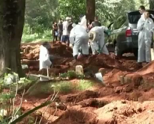 В Бразилии готовят тысячи новых могил для жертв коронавируса