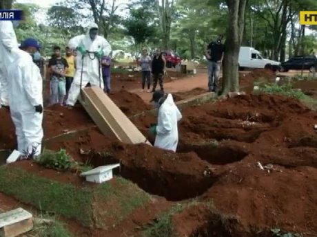 У Бразилії на кладовищах готують тисячі нових могил
