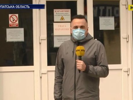Закарпатская областная инфекционная больница переполнена: медработники сами становятся пациентами