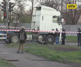 У Маріуполі водій вантажівки на смерть збив велосипедиста