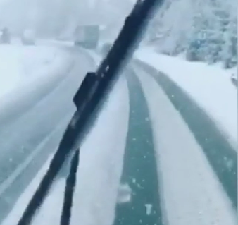 В Карпатах продолжает мести: на горе Поп Иван уже нападало 15 сантиметров снега