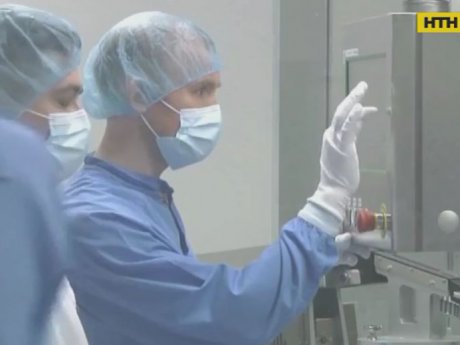 Російські вчені нелегально випробували на собі вакцину проти коронавірусу