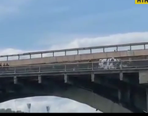 В столице неизвестный угрожал взорвать мост Метро