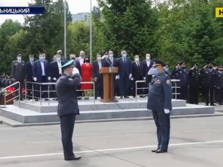 260 курсантів Хмельницької Академії Прикордонної Служби отримали лейтенантські погони