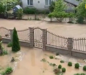 Дощі заливають західну Україну
