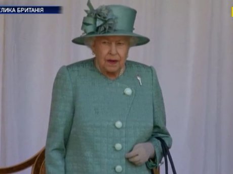 Королева Великобритании впервые появилась на публике за последние 2,5 месяца