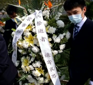 У Китаї 43-річний чоловік, якому влаштували пишний похорон, повернувся додому