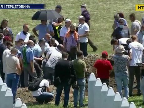 Память жертв резни в Сребренице почтили сегодня в мире