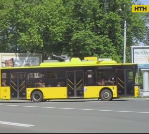 Металеві двері тролейбуса затисли голову маленької дівчинки в Полтаві