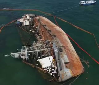 Операція з підняття затонулого танкера Делфі переходить під контроль адміністрації морських портів України