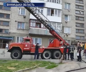 В Винницкой области во время пожара в доме полицейский спас женщину