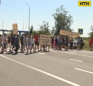 На Закарпатті люди протестують проти будівництва сміттєпереробного заводу