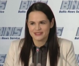 Светлана Тихановська дала первую пресс-конференцию после отъезда в Литву