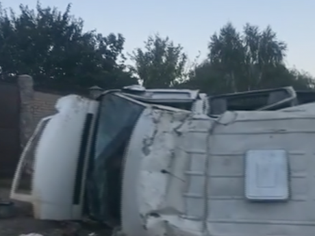 В Днепре во время движения перевернулась маршрутка