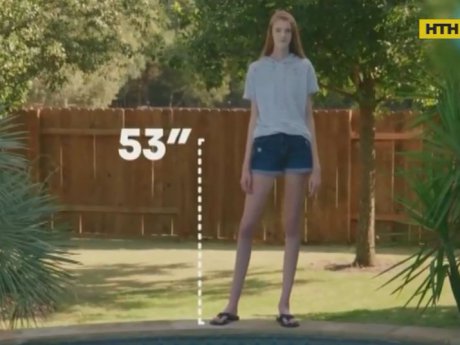 Дівчина з найдовшими у світі ногами живе в США
