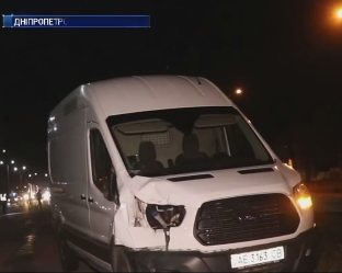 Водій мікроавтобуса "Форд" збив на смерть двох пішоходів на Дніпропетровщині