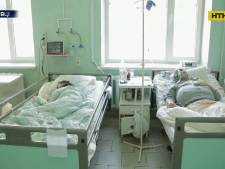 В Черновцах медики вынуждены выбирать, кого из пациентов подключать к аппаратам