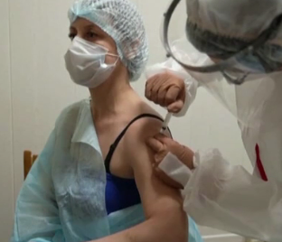 В России продолжают регистрировать вакцины против Ковид-19
